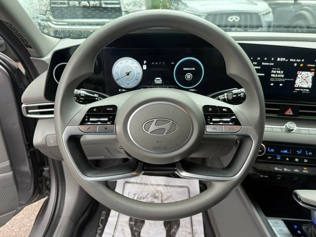 2024 Hyundai Elantra SEL IVT - 23004037 - 4