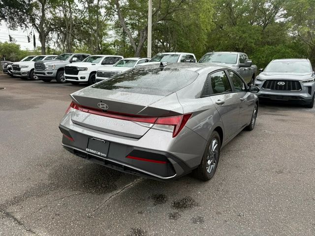 2024 Hyundai Elantra SEL IVT - 23004037 - 8