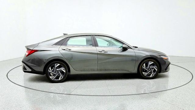 2024 Hyundai Elantra SEL IVT w/ Convenience Pkg, Sunroof & Heated Seats - 23099933 - 3