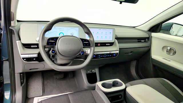 2024 Hyundai IONIQ 5 SE RWD - 23015902 - 10