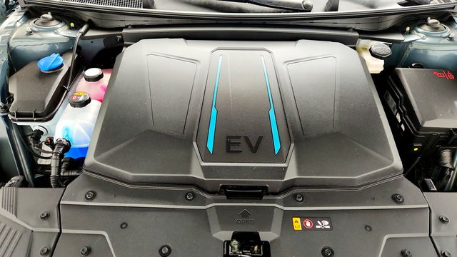 2024 Hyundai IONIQ 5 SE Standard Range - 23015807 - 24