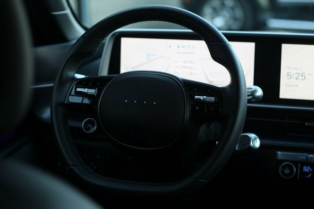 2024 Hyundai IONIQ 6 AWD ONE OWNER SEL EV W/ NAVIGATION, LEATHER NEW TIRES - 23009257 - 24