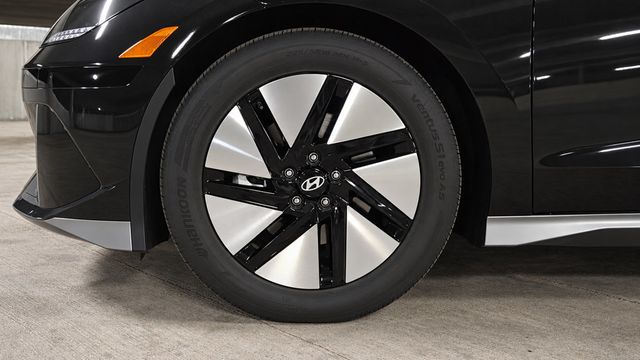 2024 Hyundai IONIQ 6 SE RWD - 23087471 - 16