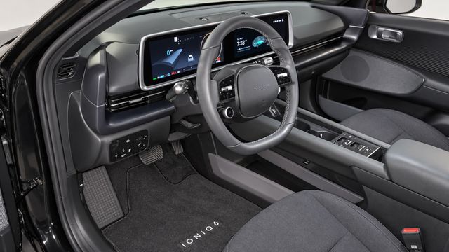 2024 Hyundai IONIQ 6 SE RWD - 23087471 - 38