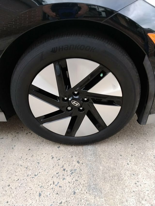 2024 Hyundai IONIQ 6 SE RWD - 23042778 - 32