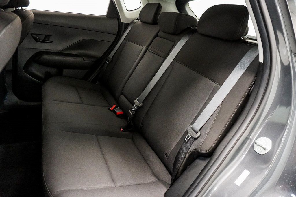 2024 Hyundai Kona SE photo 17