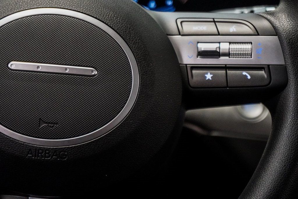 2024 Hyundai Kona SE photo 24