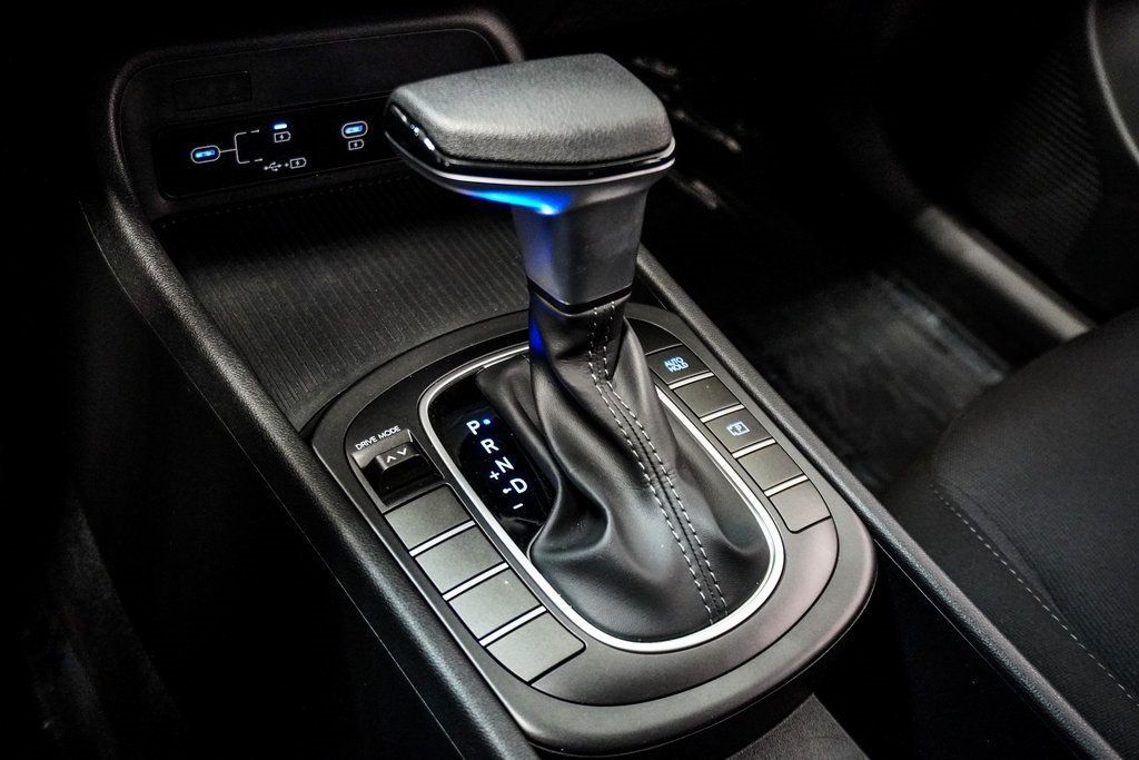2024 Hyundai Kona SE photo 34