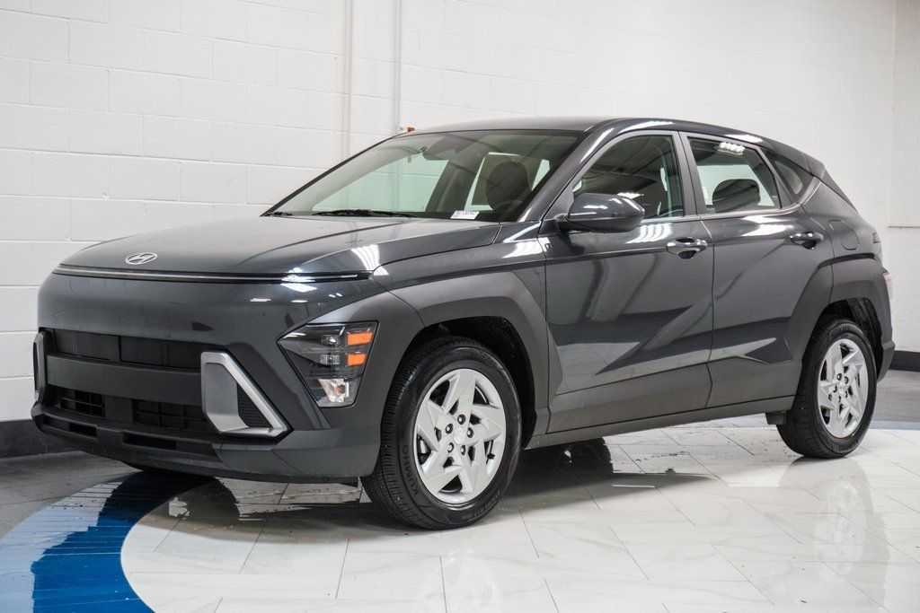 2024 Hyundai Kona SE photo 2