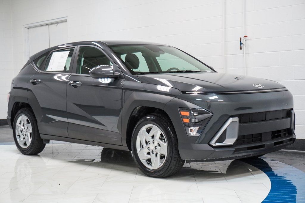 2024 Hyundai Kona SE photo 3