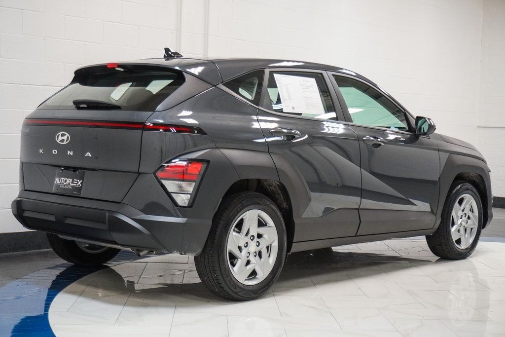 2024 Hyundai Kona SE photo 4