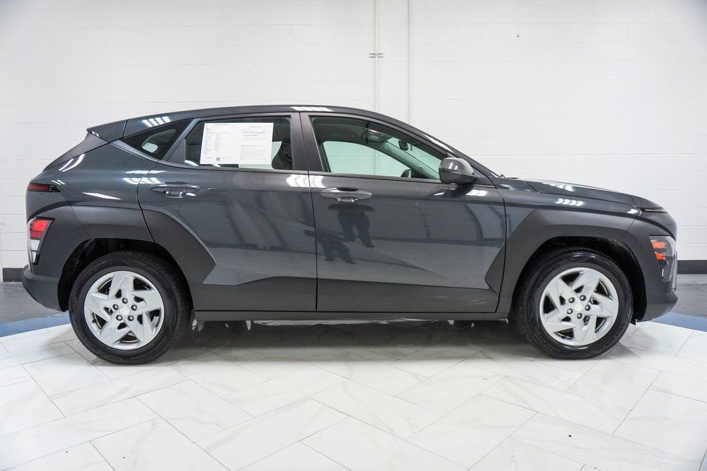 2024 Hyundai Kona SE photo 7