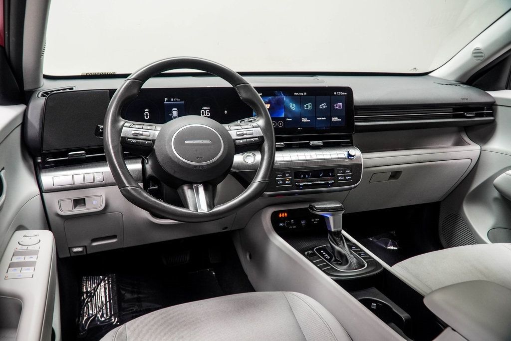 2024 Hyundai Kona SEL photo 3