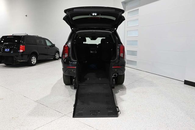 2024 Hyundai Palisade XRT Mobility Handicap SUV - 23089048 - 17