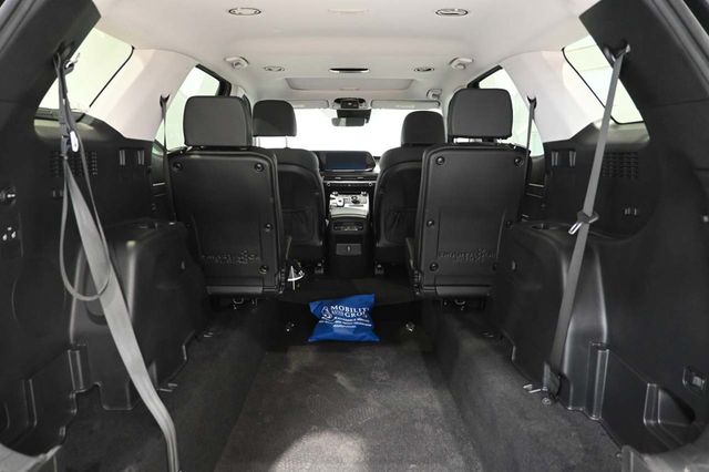 2024 Hyundai Palisade XRT Mobility Handicap SUV - 23089048 - 19