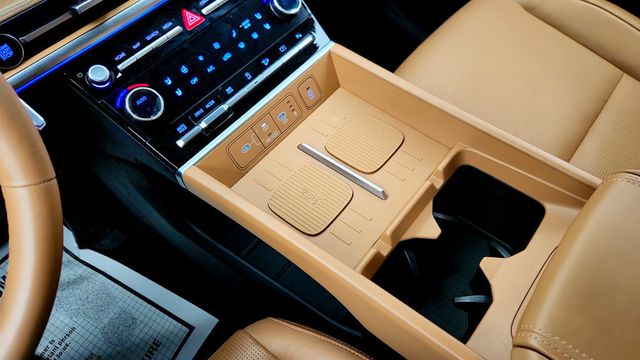 2024 Hyundai Santa Fe Limited AWD with Panoramic Sunroof & Ventilated Leather Seating - 22995754 - 15