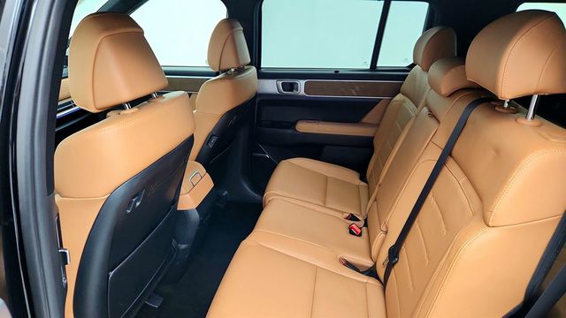 2024 Hyundai Santa Fe Limited AWD with Panoramic Sunroof & Ventilated Leather Seating - 22995754 - 20