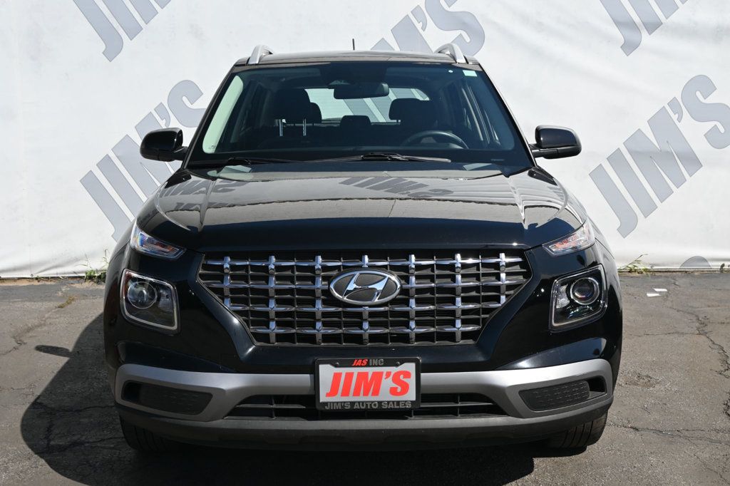 2024 Hyundai Venue SEL photo 2