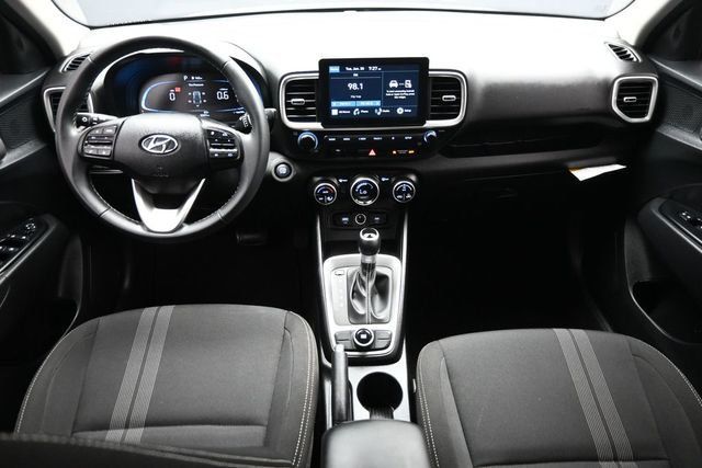 2024 Hyundai Venue SEL IVT - 23042421 - 12