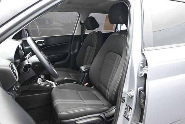 2024 Hyundai Venue SEL IVT - 23042421 - 4