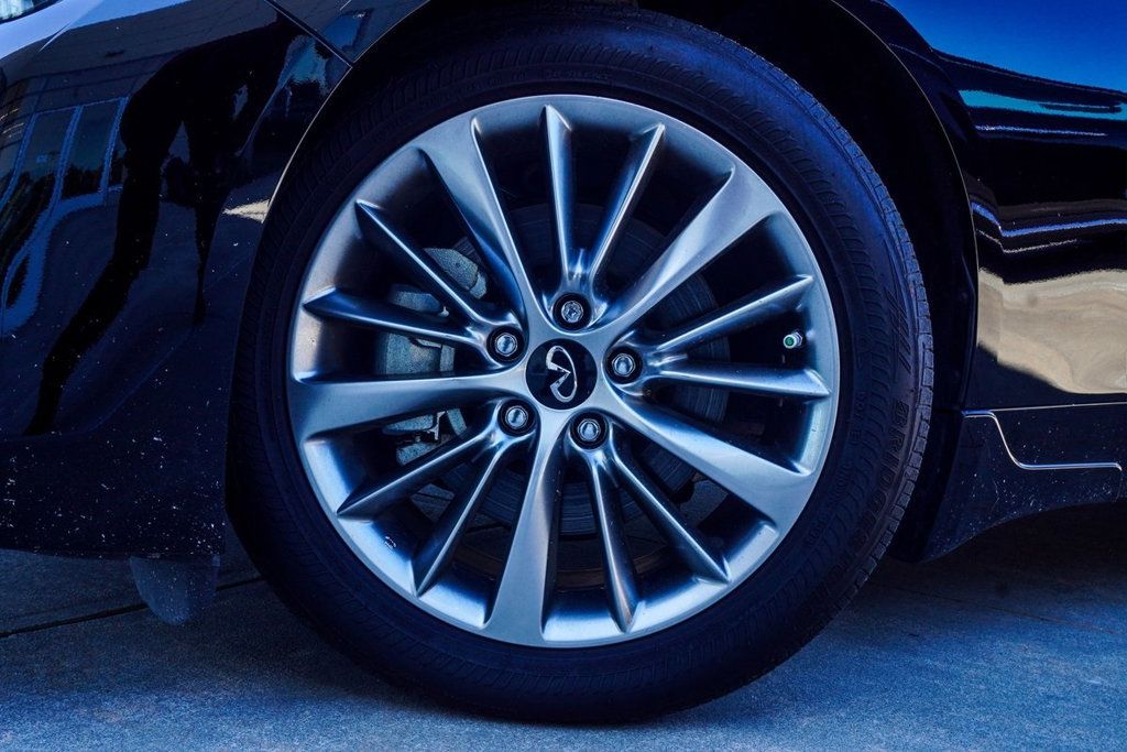 2024 Infiniti Q50 LUXE photo 2