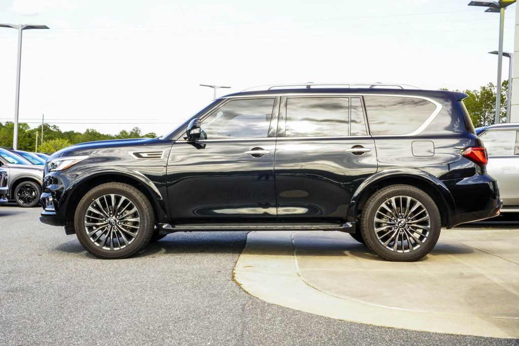 Infiniti QX80 photo 10