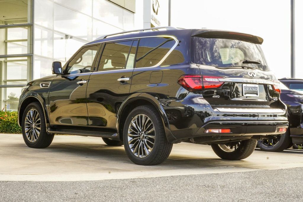 Infiniti QX80 photo 11