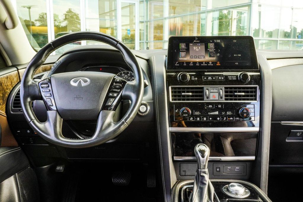 Infiniti QX80 photo 18
