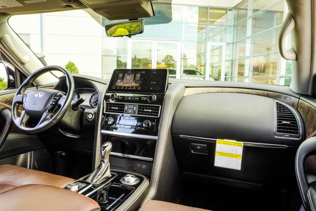Infiniti QX80 photo 20