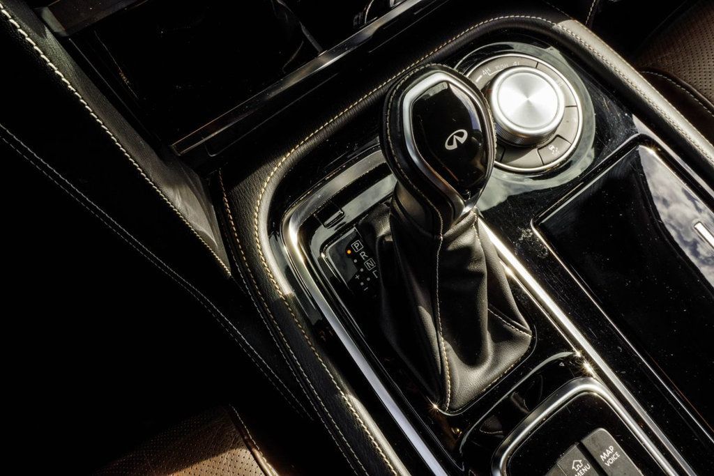 Infiniti QX80 photo 24