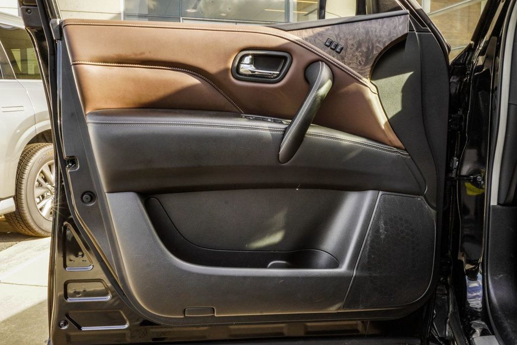 Infiniti QX80 photo 35