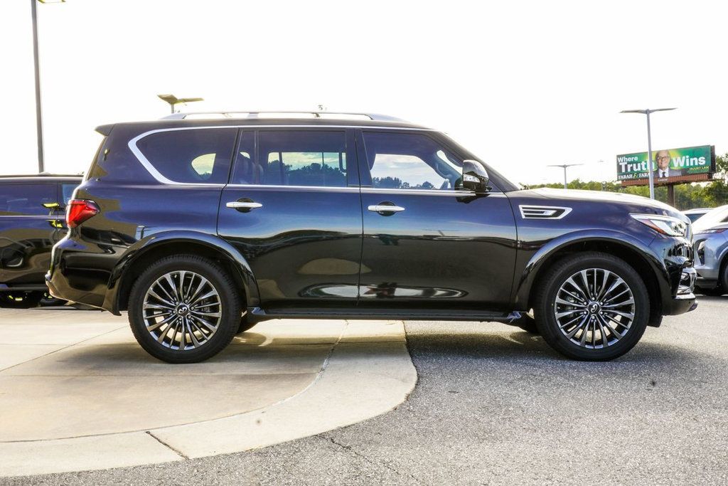 Infiniti QX80 photo 7
