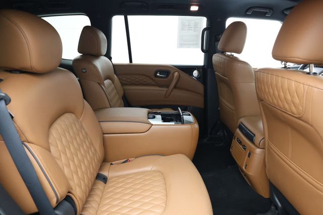 2024 INFINITI QX80 SENSORY AWD w/ Dark Chrome Appearance Pkg & Radiant Kick Plates - 22936766 - 19