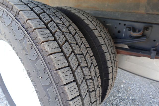 2024 Isuzu NPR HD (18ft Box w/ Lift Gate) - 22922801 - 24