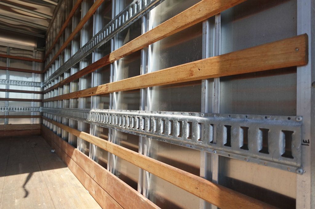 2024 Isuzu NPR HD (18ft Box w/ Lift Gate) - 22926134 - 20