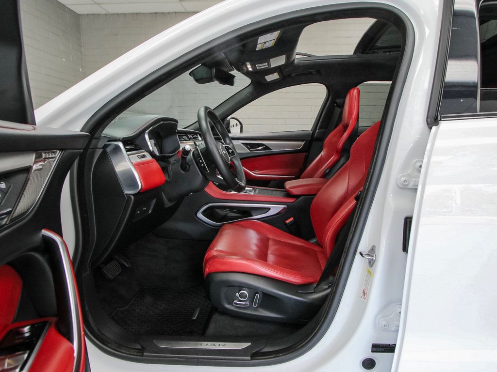Jaguar F-PACE photo 12