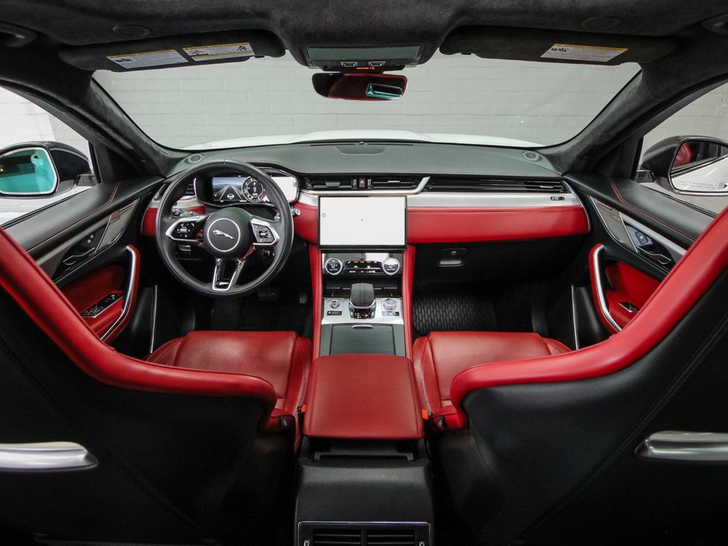 Jaguar F-PACE photo 13