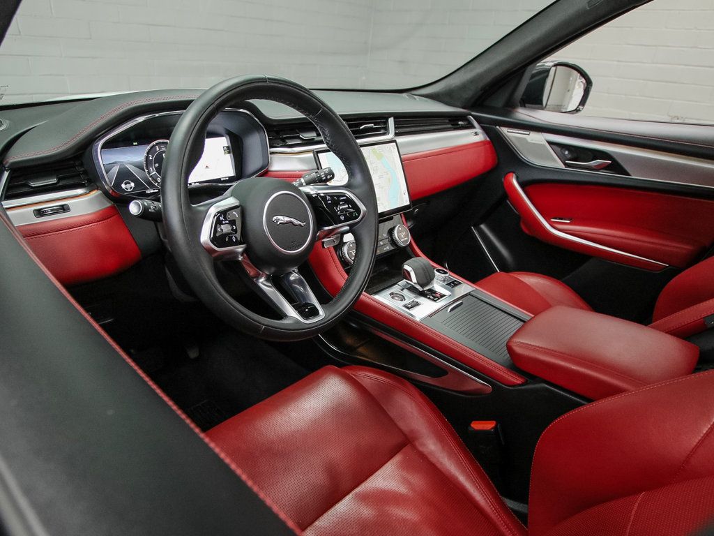 Jaguar F-PACE photo 14
