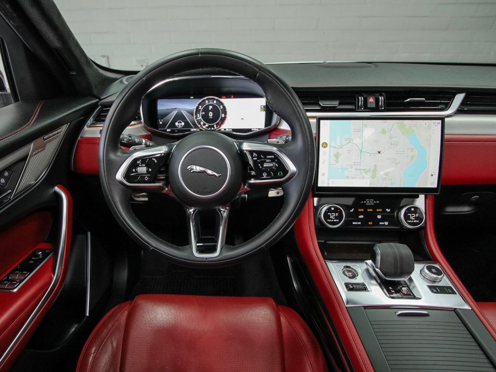 Jaguar F-PACE photo 15