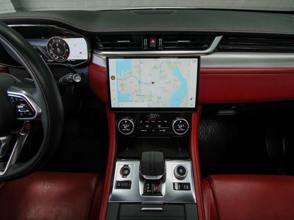 Jaguar F-PACE photo 17