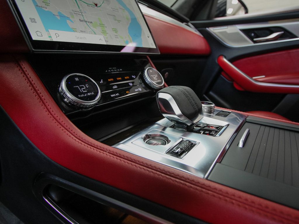 Jaguar F-PACE photo 18