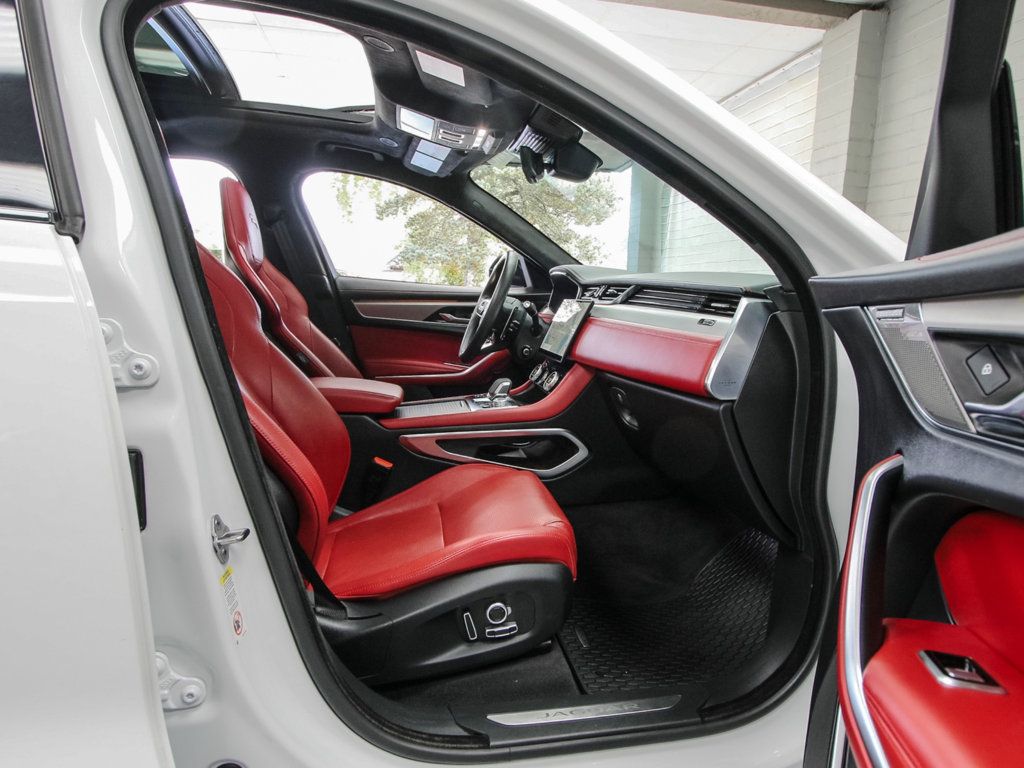 Jaguar F-PACE photo 22