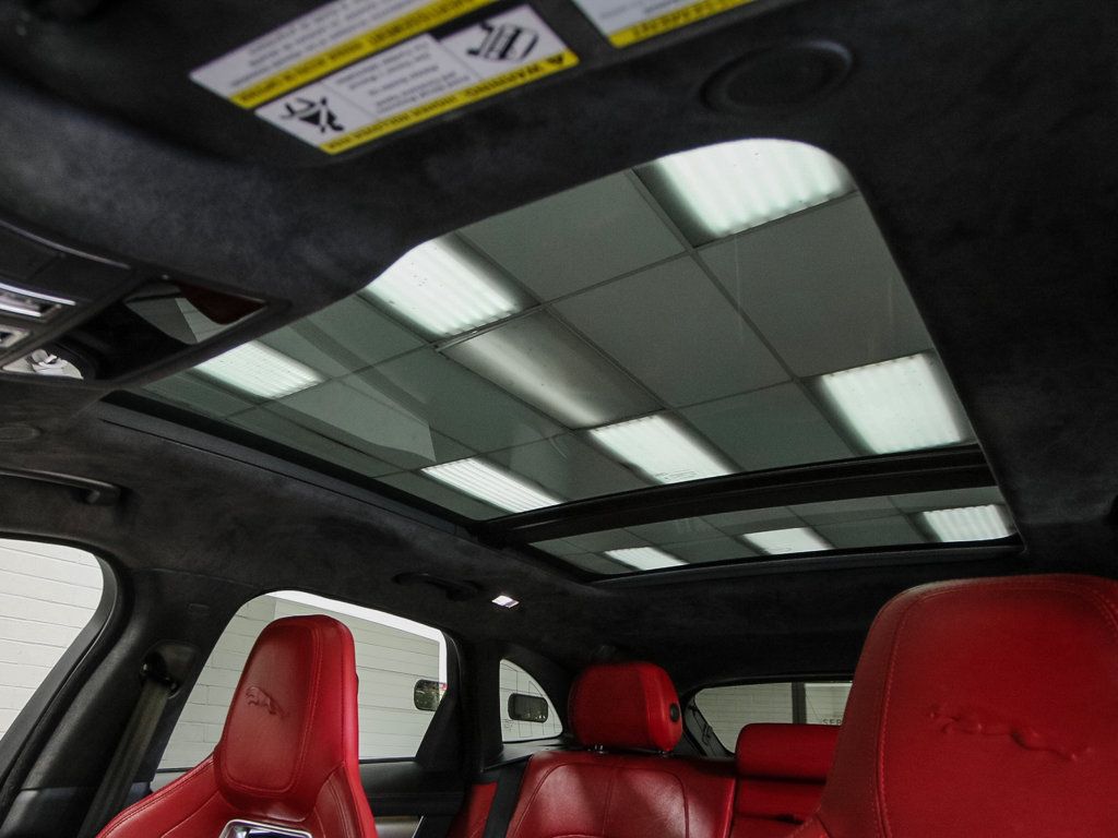 Jaguar F-PACE photo 26