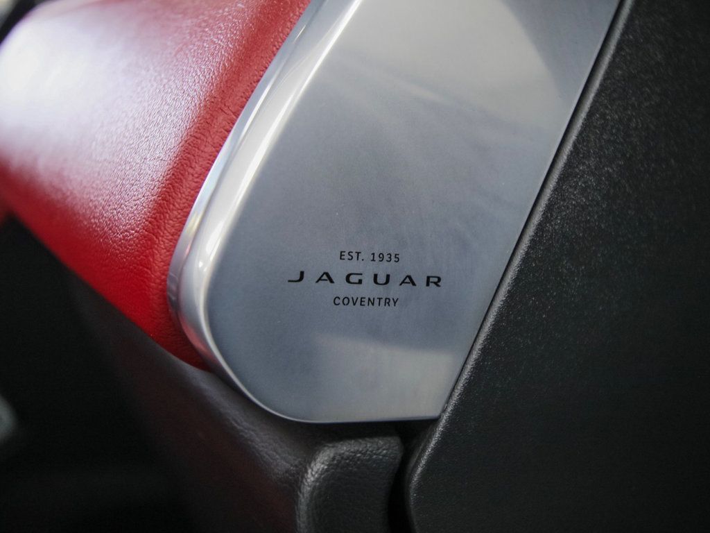 Jaguar F-PACE photo 28