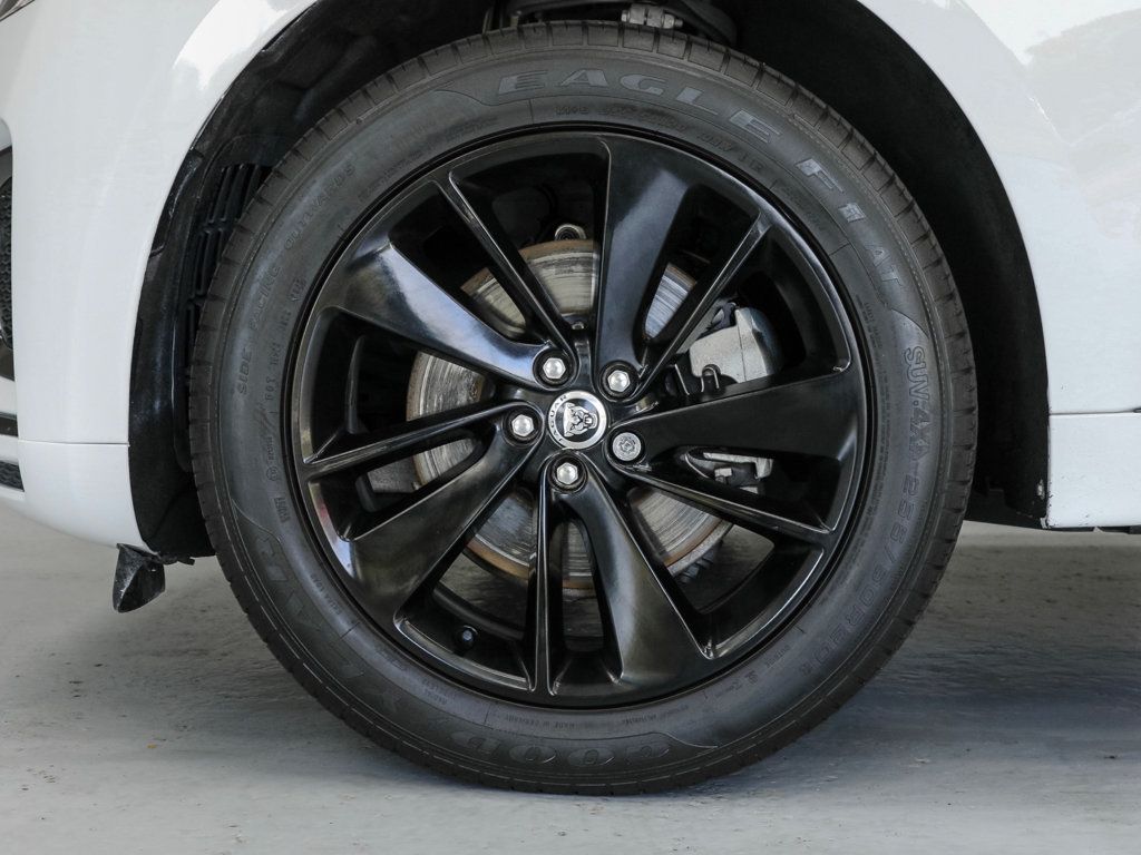 Jaguar F-PACE photo 8