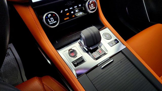 2024 Jaguar F-PACE R-Dynamic S P400 AWD w/ Comfort Seats, 20'' Wheels & Tow Hitch - 23047634 - 16