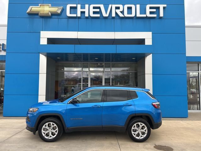 2024 Jeep Compass Latitude 4x4 - 22995578 - 0