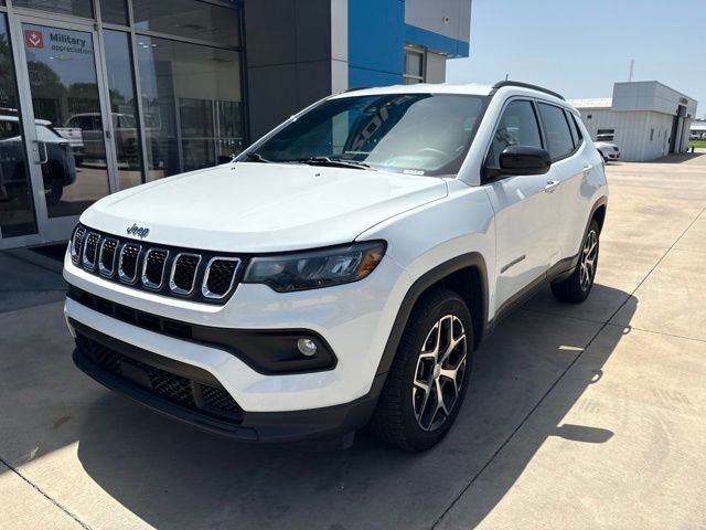 2024 Jeep Compass Latitude 4x4 - 23045206 - 0