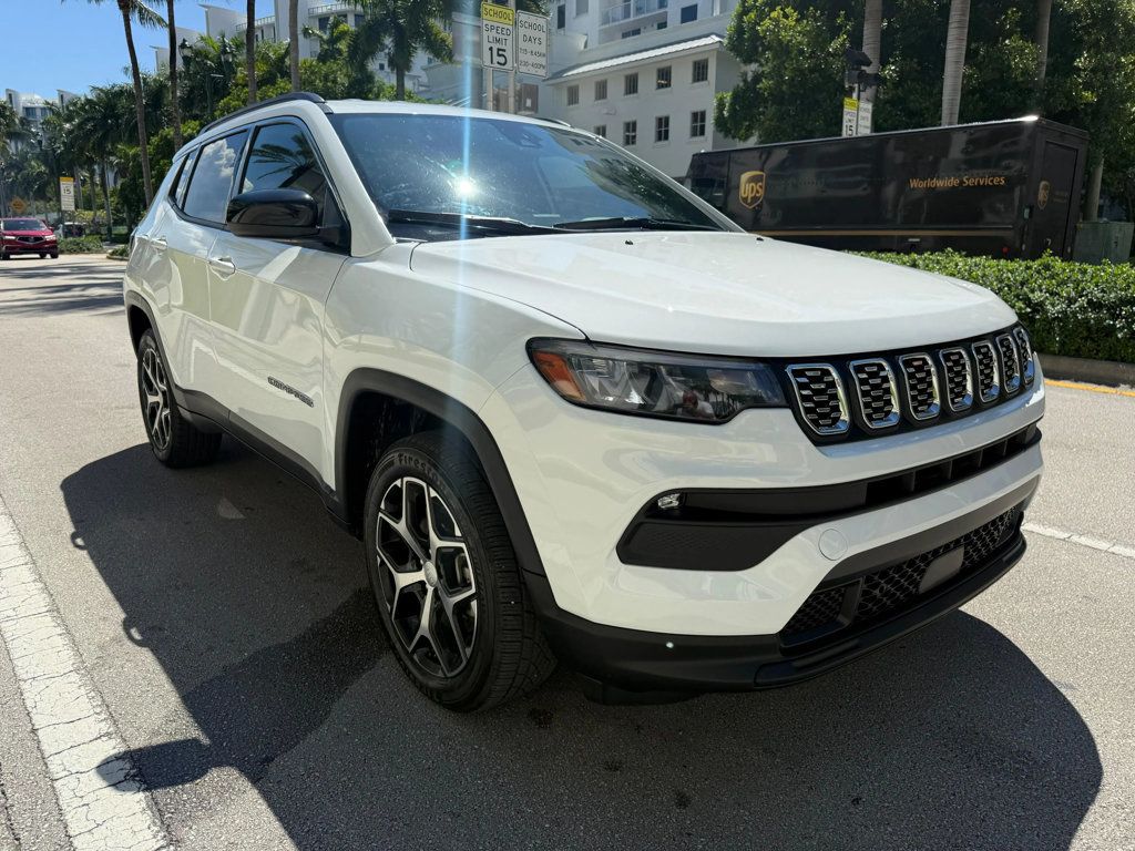 2024 Jeep Compass Latitude 4x4 - 22917544 - 1