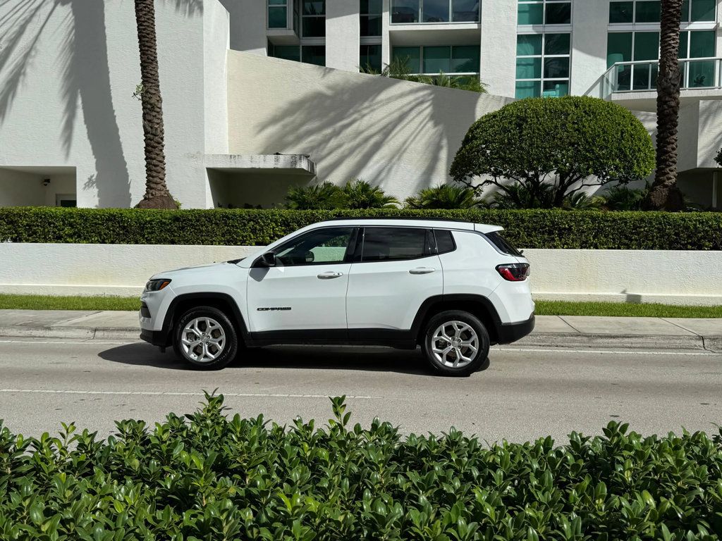 2024 Jeep Compass Latitude 4x4 - 22926885 - 9